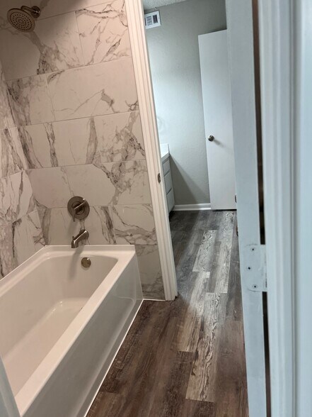 Building Photo - 1411 Lackey Ct