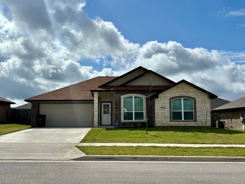 Primary Photo - 6100 Aquilla Dr