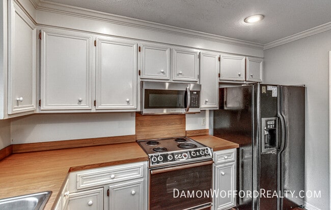 Building Photo - 1435 Roxbury Ct