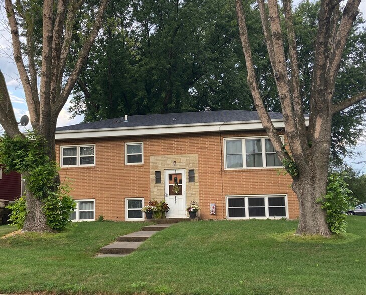 Primary Photo - 821 1st Ave NW