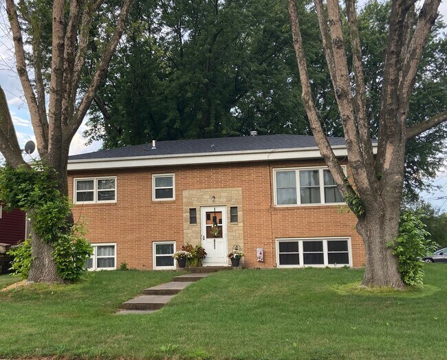 Building Photo - 821 1st Ave NW