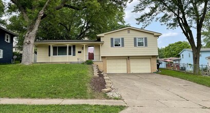 Building Photo - 3 Bedroom in Maple Village