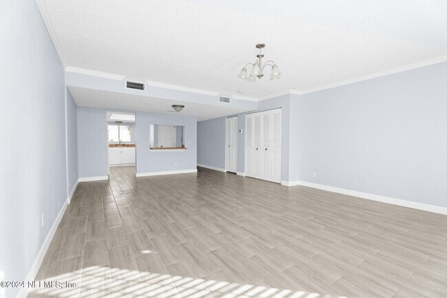 Building Photo - 3870 Mission Dr