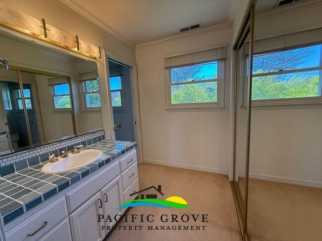 Building Photo - Updated 3 Bedroom in Pacific Grove!