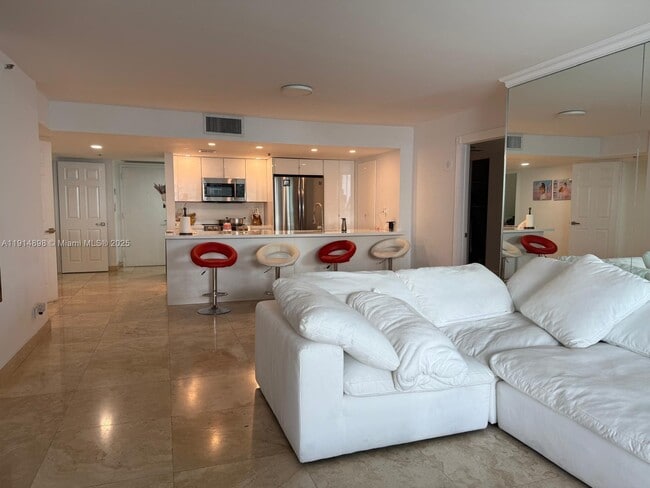 Building Photo - 1717 N Bayshore Dr