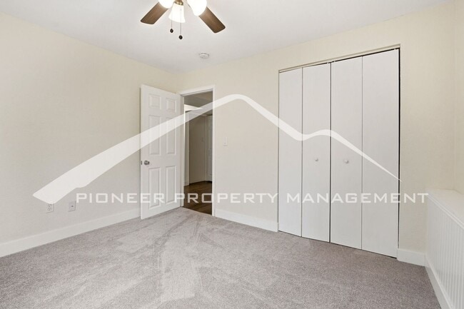 Building Photo - Charming home in Longmont