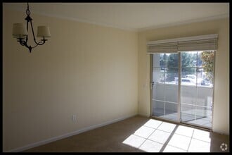 Building Photo - Gorgeous One Bedroom Condo in DownTown of ...