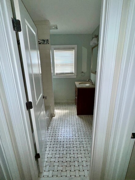 Building Photo - 410 Kaelin Dr