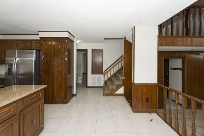 Building Photo - 5 Bedroom 3 Bath Home in Parkshore - Charl...
