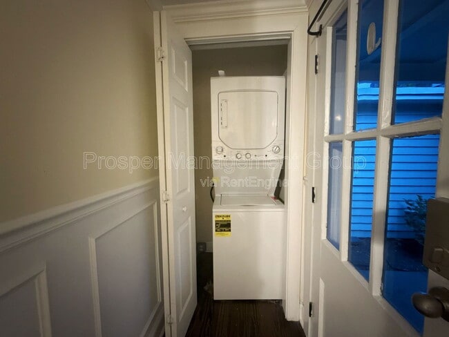 Building Photo - 70 Radcliffe St