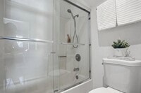 Building Photo - 757 Eastshore Terrace