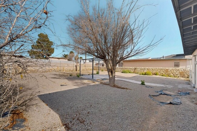 Building Photo - Charming 3 bedroom, 1 bath home in Central East El Paso!