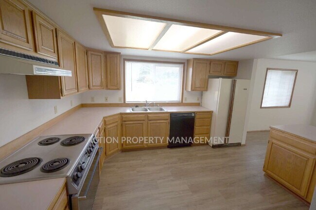 Building Photo - 3 bed 2 bath, 2 car garage in Sequim