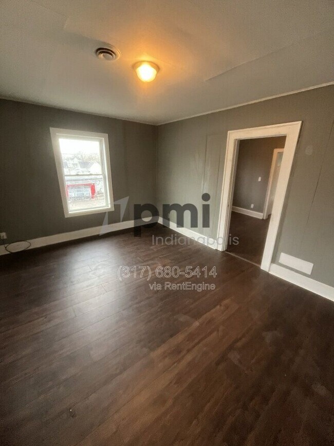 Building Photo - 215 1/2 S Madison Ave