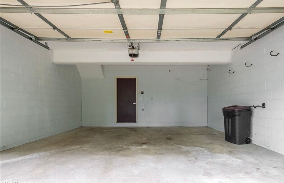 Building Photo - 20652 Detroit Rd