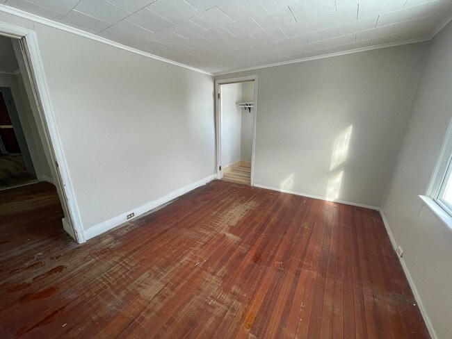 Building Photo - 147 Dewey Ave