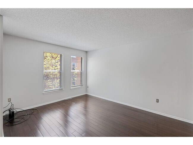 Building Photo - 675 N 1st St