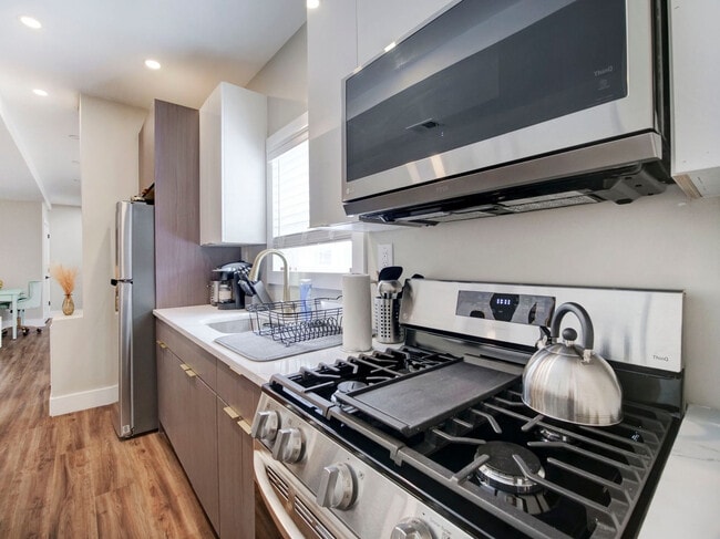 Building Photo - 88 Van Reypen St