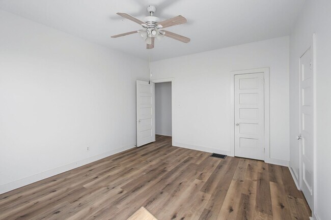 Building Photo - 3 Bedroom, 1 Bathroom Rural Home for Rent – Farmer City, IL