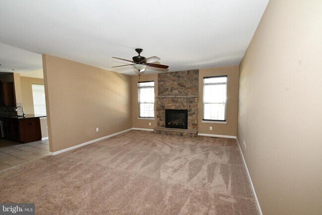 Building Photo - 9 Latham Ln