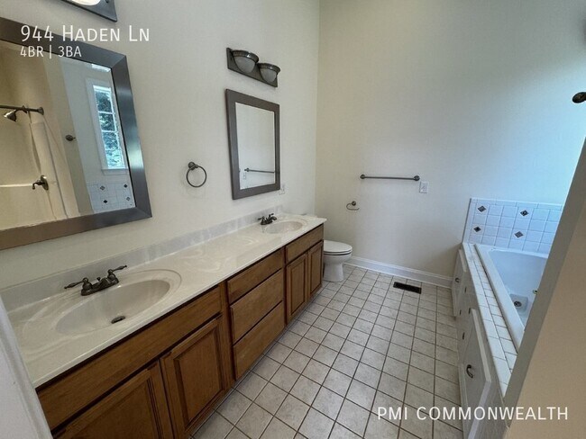 Building Photo - 944 Haden Ln