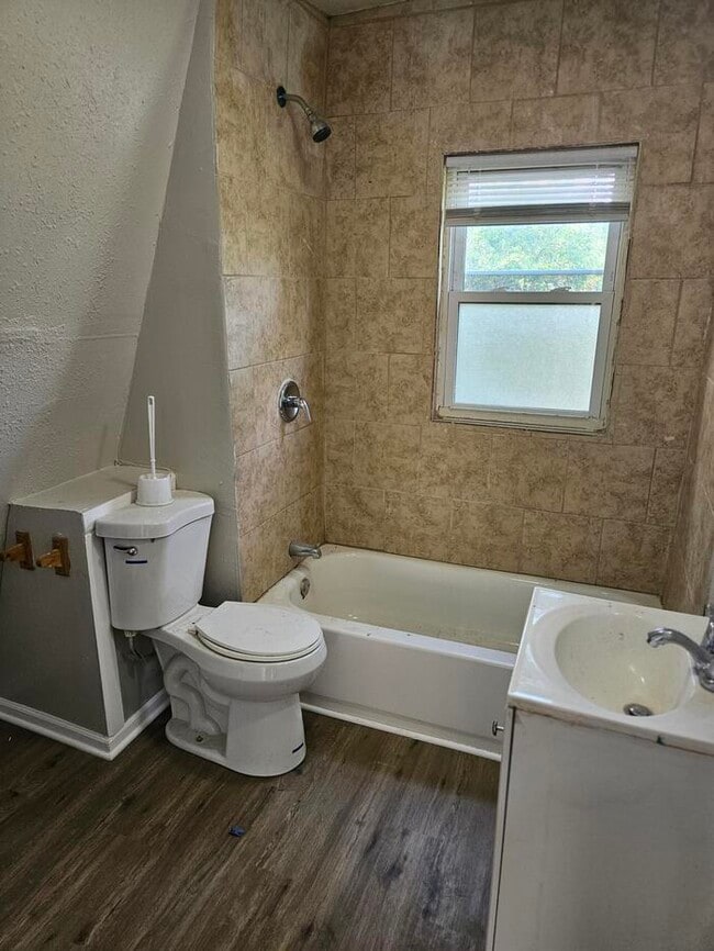 Building Photo - Property available 9/1/25