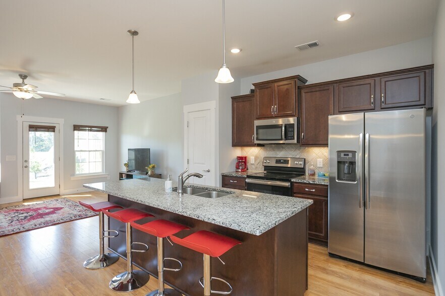 Building Photo - 2097 Orangery Dr