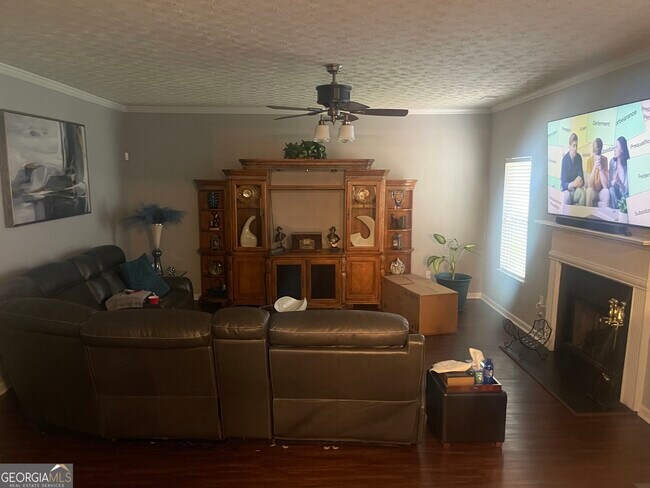 Building Photo - 4030 Villager Way