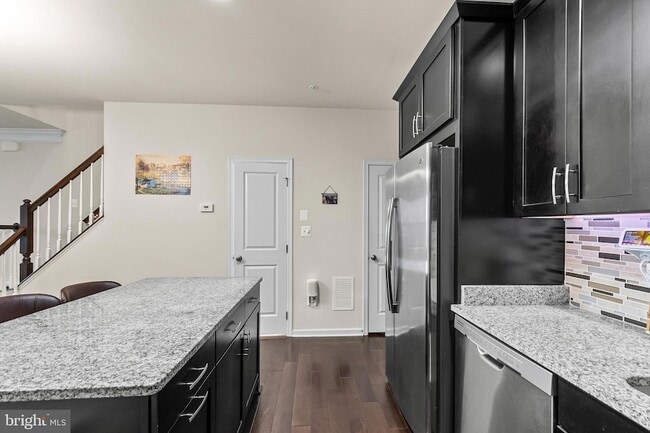 Building Photo - 43151 Wealdstone Terrace