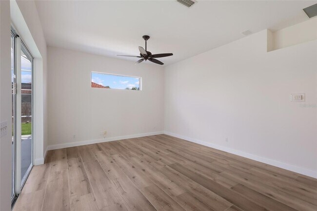 Building Photo - 7111 41st Ln E