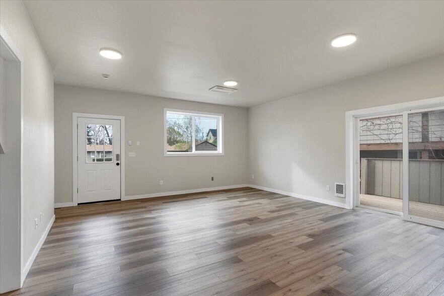 Building Photo - 1094 15th St SE