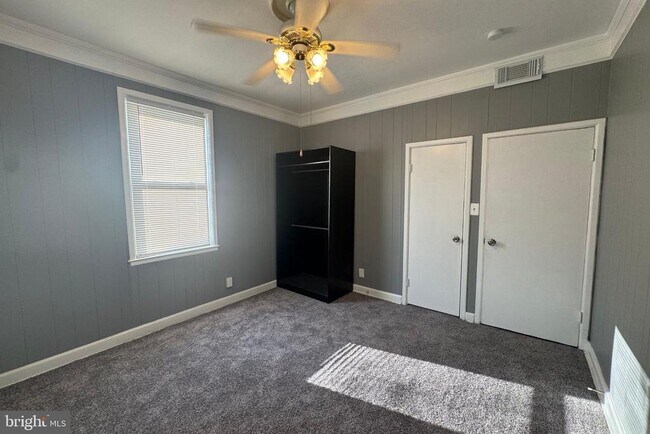 Building Photo - 2502 Halcyon Ave