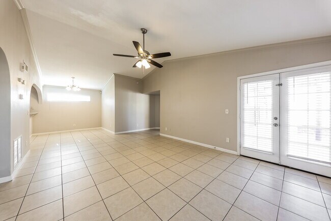 Building Photo - 3104 N Copenhagen Dr