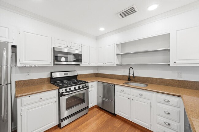 Building Photo - 6704 SW 114th Pl