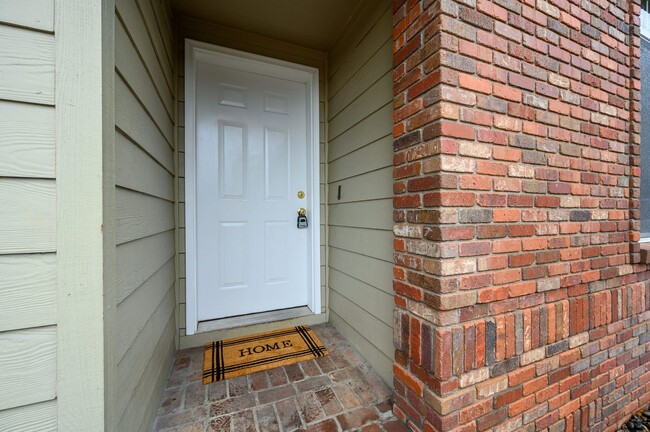 Building Photo - Newly Renovated 3 Bedroom, 2 Bath House in Sheridan