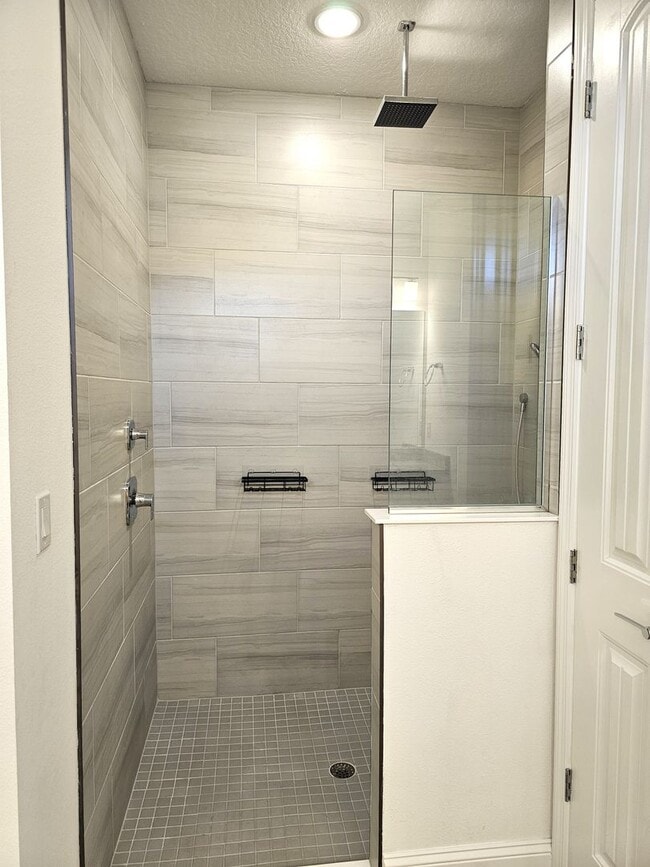 Building Photo - *****STUNNING 4/2 HOME IN PALM COAST 3 CAR GARAGE!