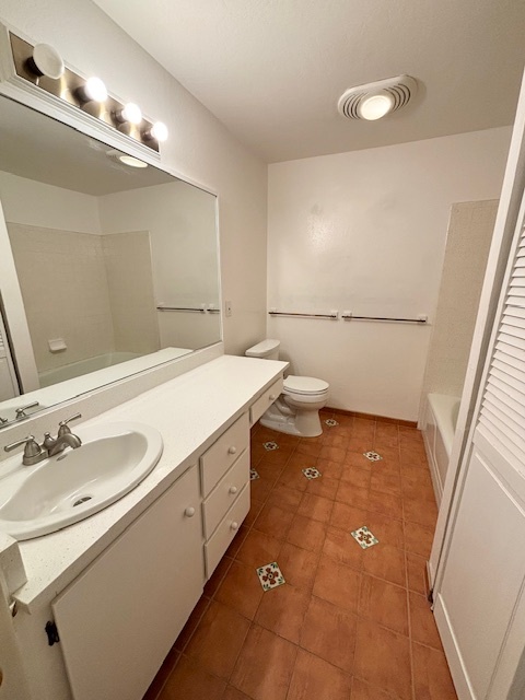 Building Photo - 175 Upper Via Casitas