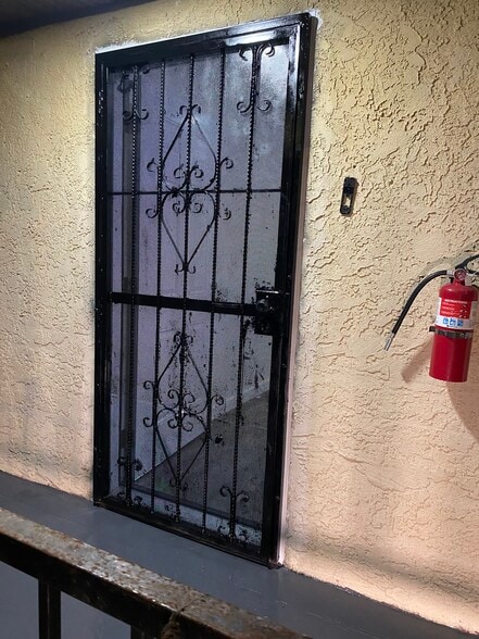 Building Photo - 1539 E Young St