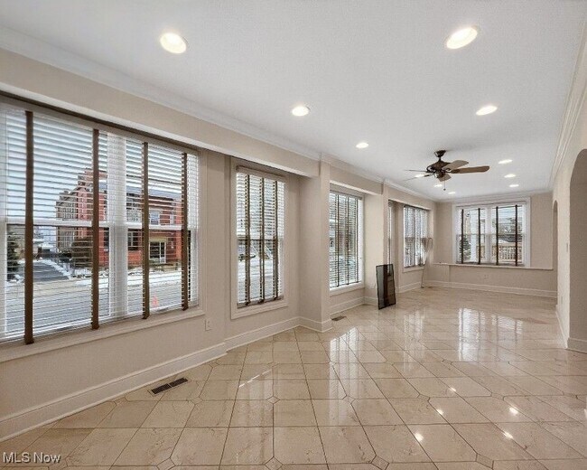 Building Photo - 2033 Fairview Ave