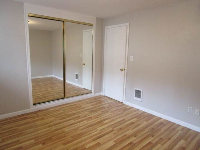Building Photo - Charming 3 bedroom, 1 bathroom home locate...