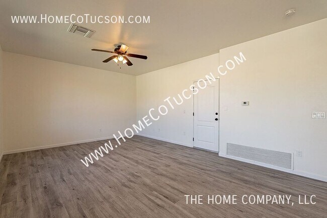 Building Photo - 6645 E Gehrig Ln