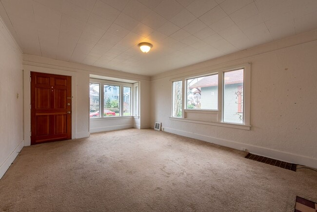 Building Photo - Beautiful 4 Bedroom Home Located on North Beacon Hill!