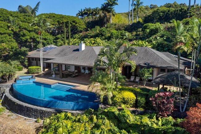 Building Photo - Luxury furnished 4 bedroom 3 bathroom with pool, spa, and outdoor showers