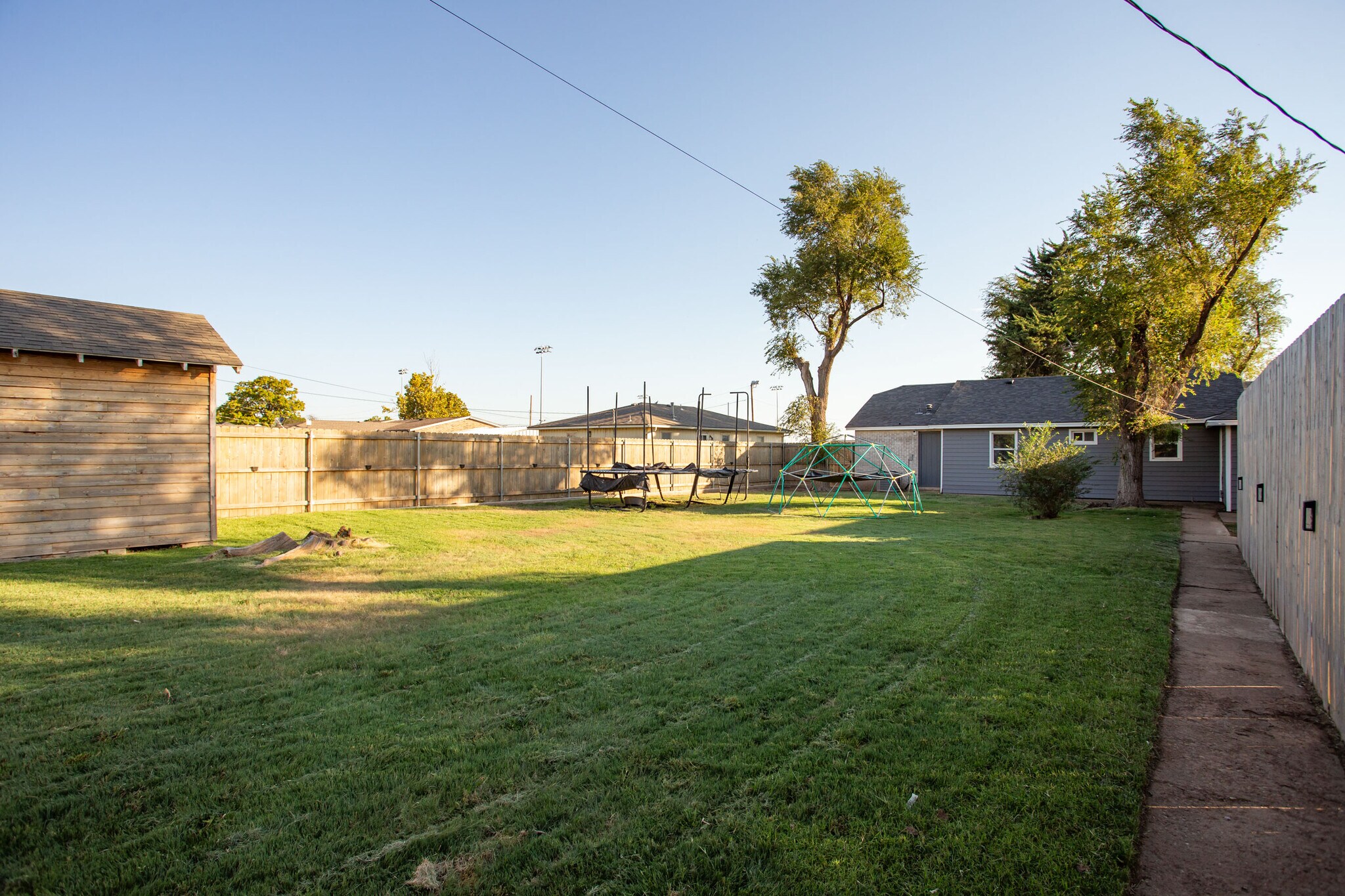 Building Photo - 1105 Main St