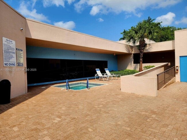 Building Photo - 9101 Lime Bay Blvd