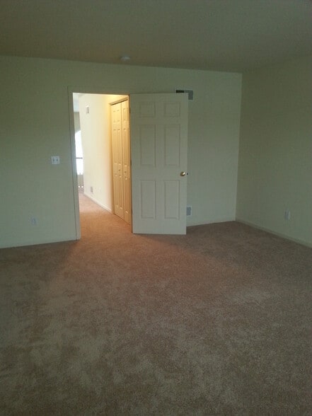 Building Photo - 720 Ferris Way