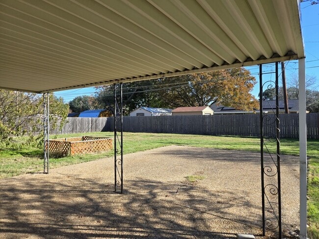 Building Photo - 3/2 Hewitt Home