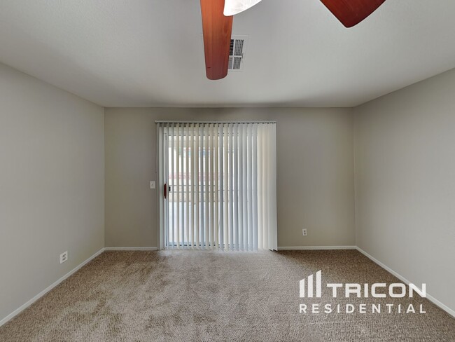 Building Photo - 5033 Golfridge Dr