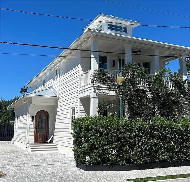 Building Photo - 417 N Osprey Ave