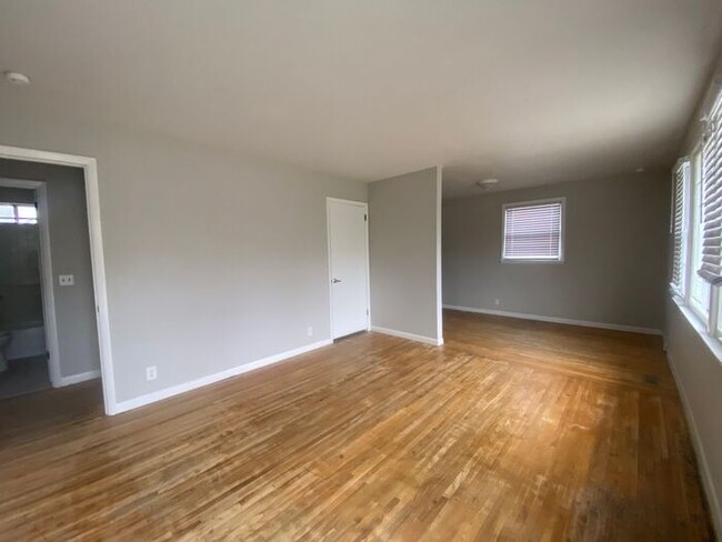 Building Photo - FOR RENT!!! 3 Bedroom House - Large Fenced...
